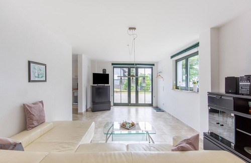 Friedrichshoehe Apartment | Holiday Home with Terrace