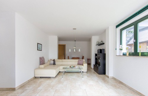 Friedrichshoehe Apartment | Holiday Home with Terrace