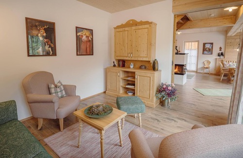 Grundlsee House | Holiday home with two flat units near Grundlsee