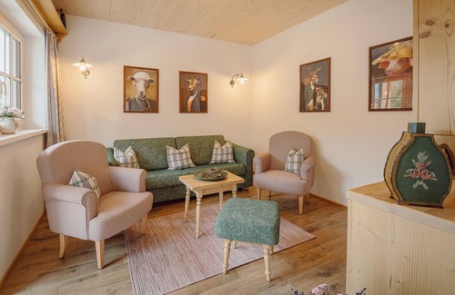 Grundlsee House | Holiday home with two flat units near Grundlsee