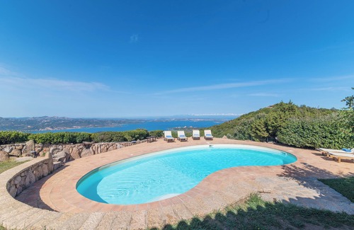 Arzachena Villa | Holiday Home with Wi-Fi, Pool, Garden and Sea View; Parking available