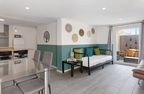 Seixal House | Holiday Home 'Zen Village Verde' with Shared Pool, Wi-Fi and Air Conditioning