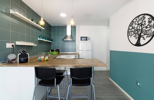 Seixal House | Holiday Home 'Zen Village Verde' with Shared Pool, Wi-Fi and Air Conditioning