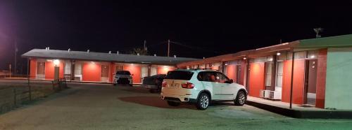 Sonora Hotel | Holiday Host Motel & RV Park