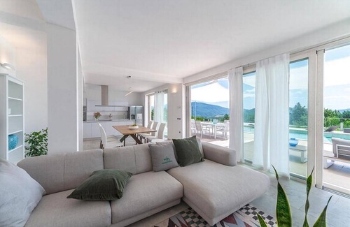 Acqualagna House | Holiday house Acqualagna for 1 - 8 persons with 4 bedrooms - Holiday home