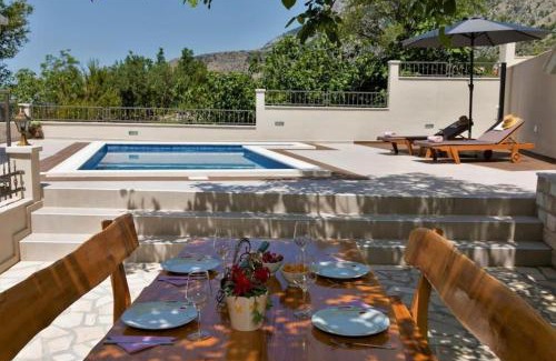 Tucepi House | Holiday house Alina with heated Pool