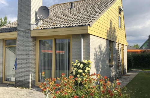 Julianadorp House | HOLIDAY HOUSE - approx. 300m to the beach - close to the playground