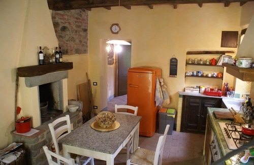 Mologno House | Holiday house Barga for 1 - 10 persons with 3 bedrooms - Holiday house