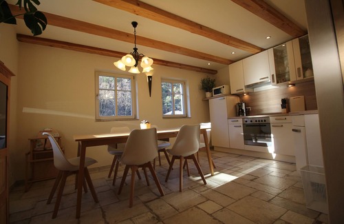 Oybin House | Holiday house "Gebirgshäusl Oybin" Zittau Mountains/Upper Lusatia + fireplace + surrounding area