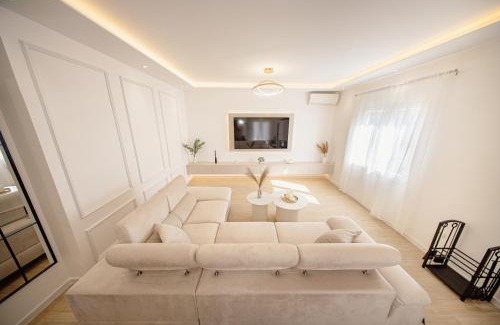 Kotlenice House | Holiday house Greenside - with a pool