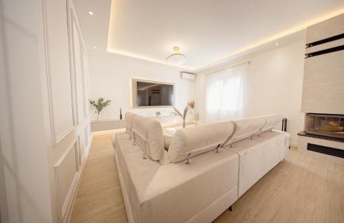 Kotlenice House | Holiday house Greenside - with a pool