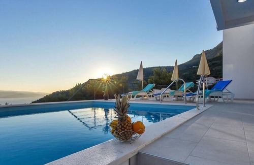Veliko Brdo House | Holiday house Makarska for 1 - 9 persons with 5 bedrooms - Holiday house