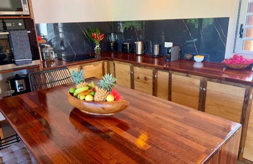 Moorea-Maiao House | Holiday house Nuupure - Pickelball + Private white sand beach access+kayak