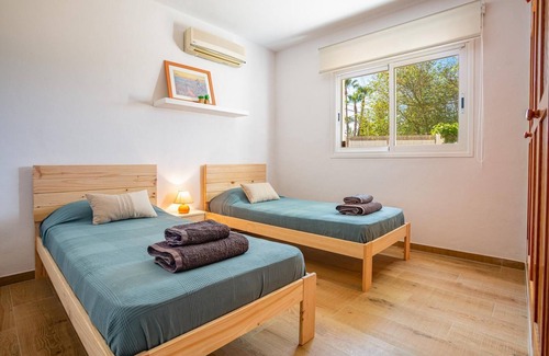 Can Ramon House | Holiday house Roca Llisa for 1 - 6 persons with 3 bedrooms - Holiday home