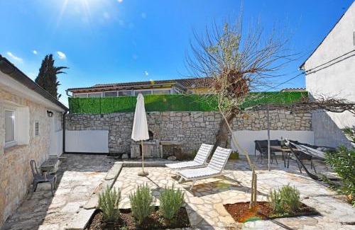 Dracevac House | Holiday house Vento with private backyard