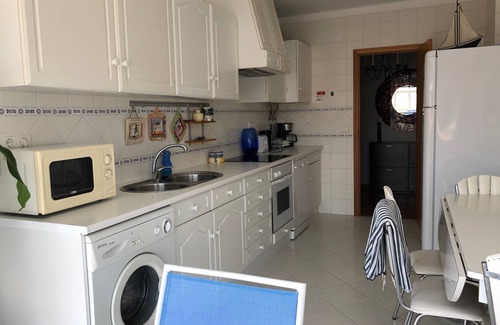 Sao Martinho do Porto Apartment | Holiday in São Martinho do Porto - 2 bedroom Apartment, sleeps 4 with large pool