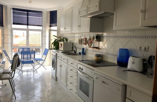 Sao Martinho do Porto Apartment | Holiday in São Martinho do Porto - 2 bedroom Apartment, sleeps 4 with large pool