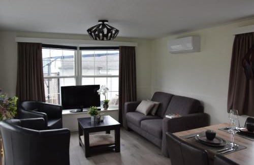 Oisterwijk Ski Chalet | Holiday Inn 30 Oisterwijk # Hygiëne # Airport Eindhoven # Airco # Bosrijk # Hiking & Biking # Efteling # Safaripark