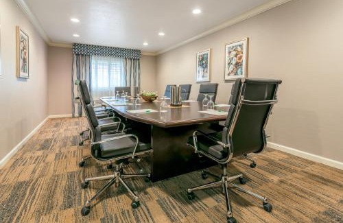 Auburn Hotel | Holiday Inn Auburn by IHG