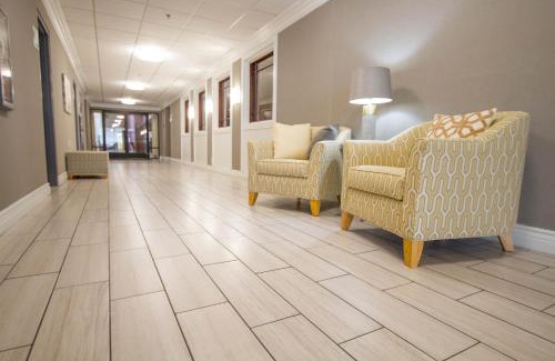 West Bloomington Hotel | Holiday Inn Bloomington Airport South-Mall Area by IHG