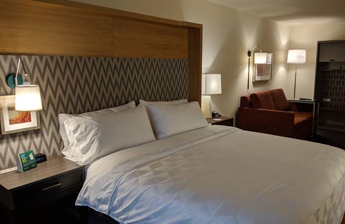 Champaign Hotel | Holiday Inn Champaign by IHG