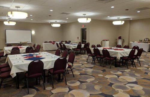 Champaign Hotel | Holiday Inn Champaign by IHG