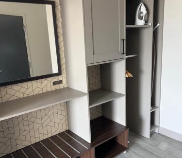 West Lawn Hotel | Holiday Inn Chicago Midway Airport S by IHG