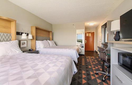 Village of Lakewood Hotel | Holiday Inn Chicago Nw Crystal Lk Conv Ctr by IHG