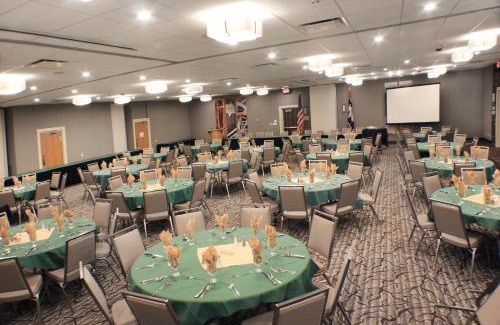 Cody Hotel | Holiday Inn Cody - Convention Center by IHG