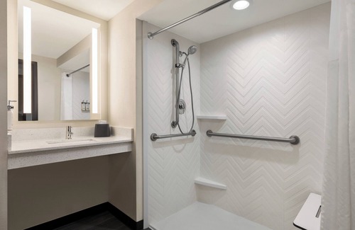 Columbus Hotel | Holiday Inn Columbus-Hilliard by IHG