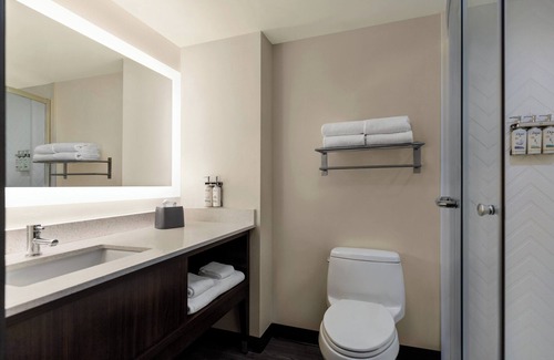 Columbus Hotel | Holiday Inn Columbus-Hilliard by IHG