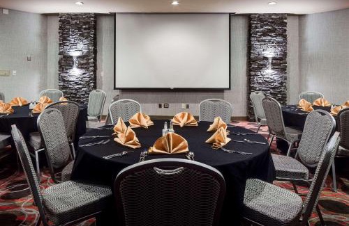 Coralville Hotel | Holiday Inn Coralville - Iowa City by IHG