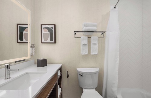 Lincoln Hotel | Holiday Inn Coralville Iowa City by IHG
