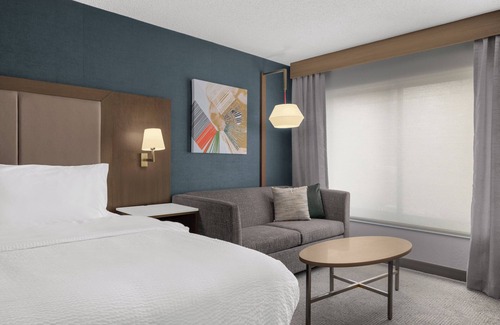 Lincoln Hotel | Holiday Inn Coralville Iowa City by IHG
