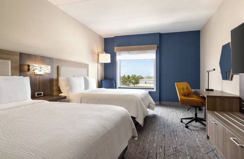 Strathroy Hotel | Holiday Inn Express Strathroy by IHG
