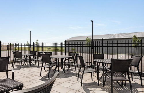 Strathroy Hotel | Holiday Inn Express Strathroy by IHG