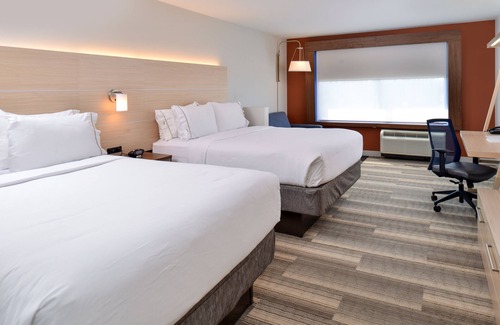 Farmington Hills Hotel | Holiday Inn Express & Suites Farmington Hills - Detroit by IHG
