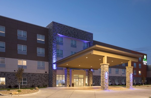 Dakota Dunes Hotel | Holiday Inn Express & Suites Sioux City North-Event Center by IHG