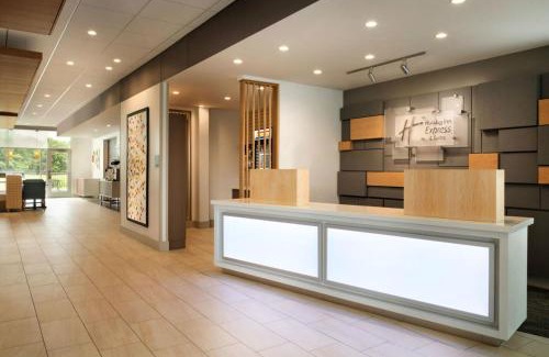 Fort Wayne Hotel | Holiday Inn Express & Suites - Fort Wayne North by IHG