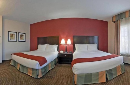 Pleasant Prairie Hotel | Holiday Inn Express Hotel & Suites Pleasant Prairie-Kenosha by IHG