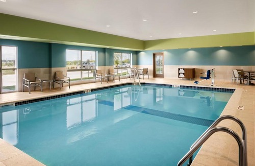 West Des Moines Hotel | Holiday Inn Express & Suites - West Des Moines - Jordan Creek by IHG