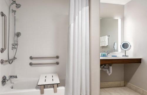West Des Moines Hotel | Holiday Inn Express & Suites - West Des Moines - Jordan Creek by IHG