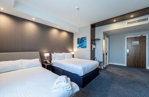 Dyce Hotel | Holiday Inn Express Aberdeen Airport by IHG