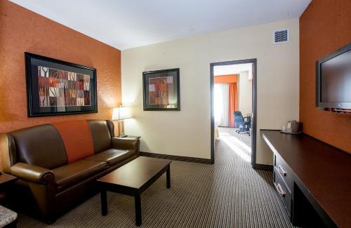 Calgary Hotel | Holiday Inn Express Airport Calgary by IHG