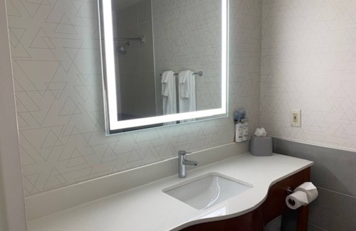 Fairlawn Hotel | Holiday Inn Express Akron NW - Fairlawn by IHG