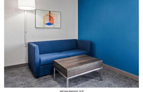Algonquin Hotel | Holiday Inn Express Algonquin IL