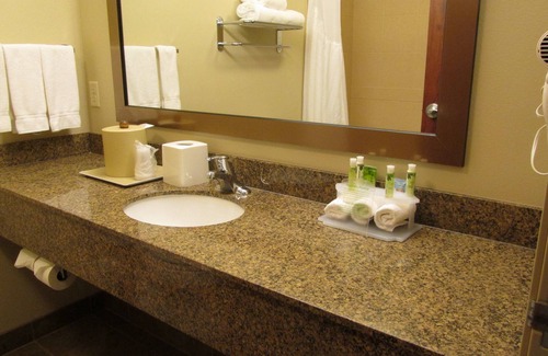 Sioux Falls Hotel | Holiday Inn Express and Suites Sioux Falls SW by IHG
