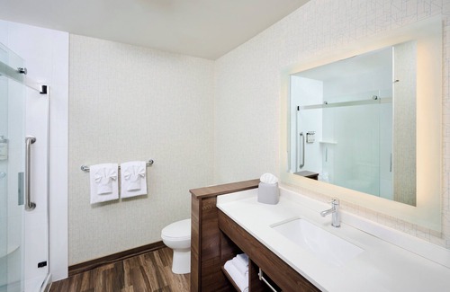 Brantford Hotel | Holiday Inn Express and Suites Brantford by IHG