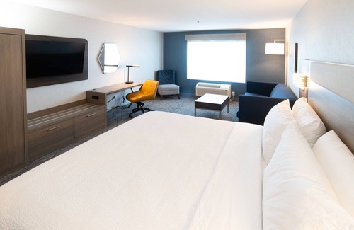 Moose Jaw Hotel | Holiday Inn Express and Suites Moose Jaw by IHG