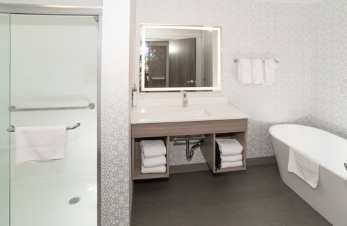Moose Jaw Hotel | Holiday Inn Express and Suites Moose Jaw by IHG